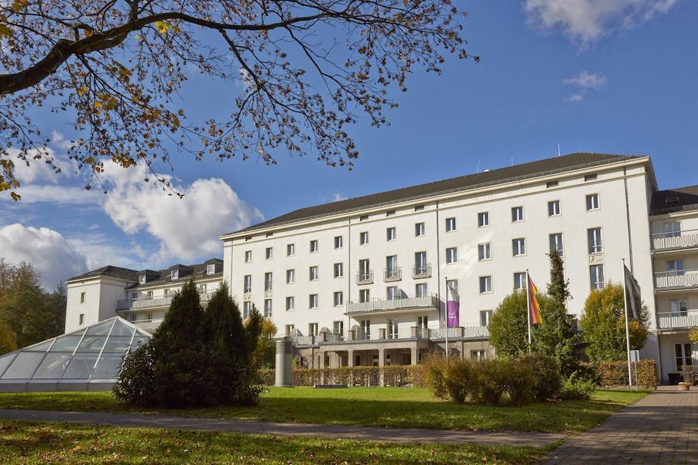 Hotel H+ &