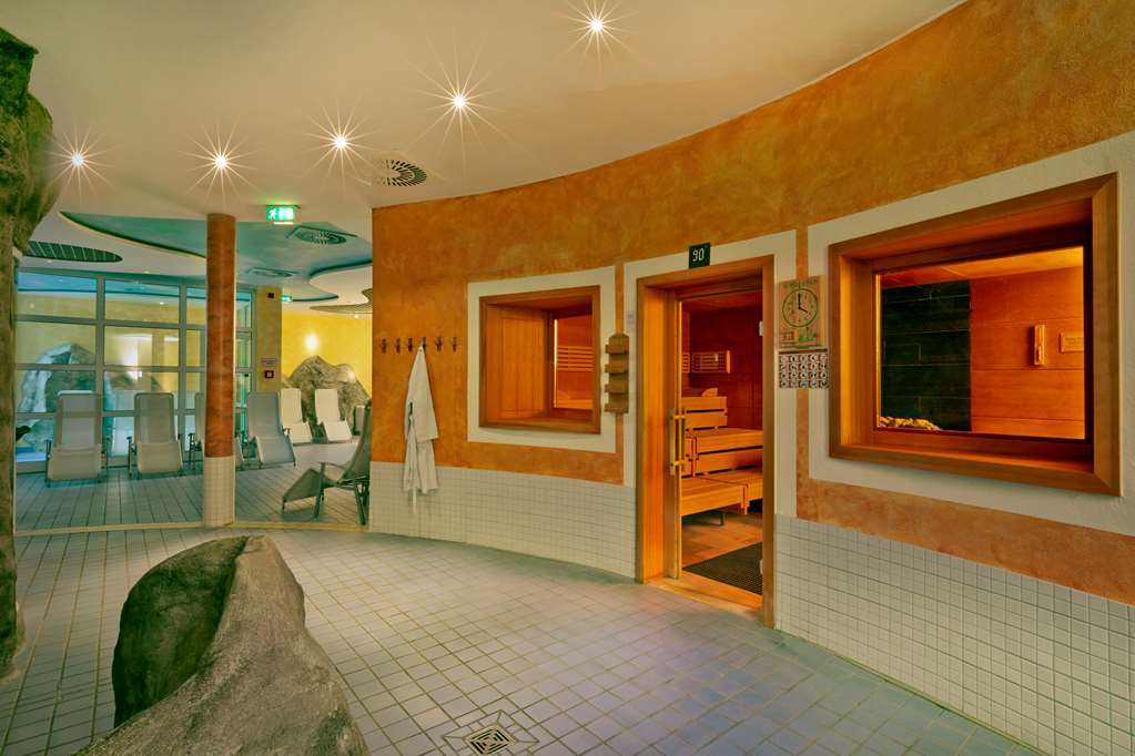 Hotel H+ &